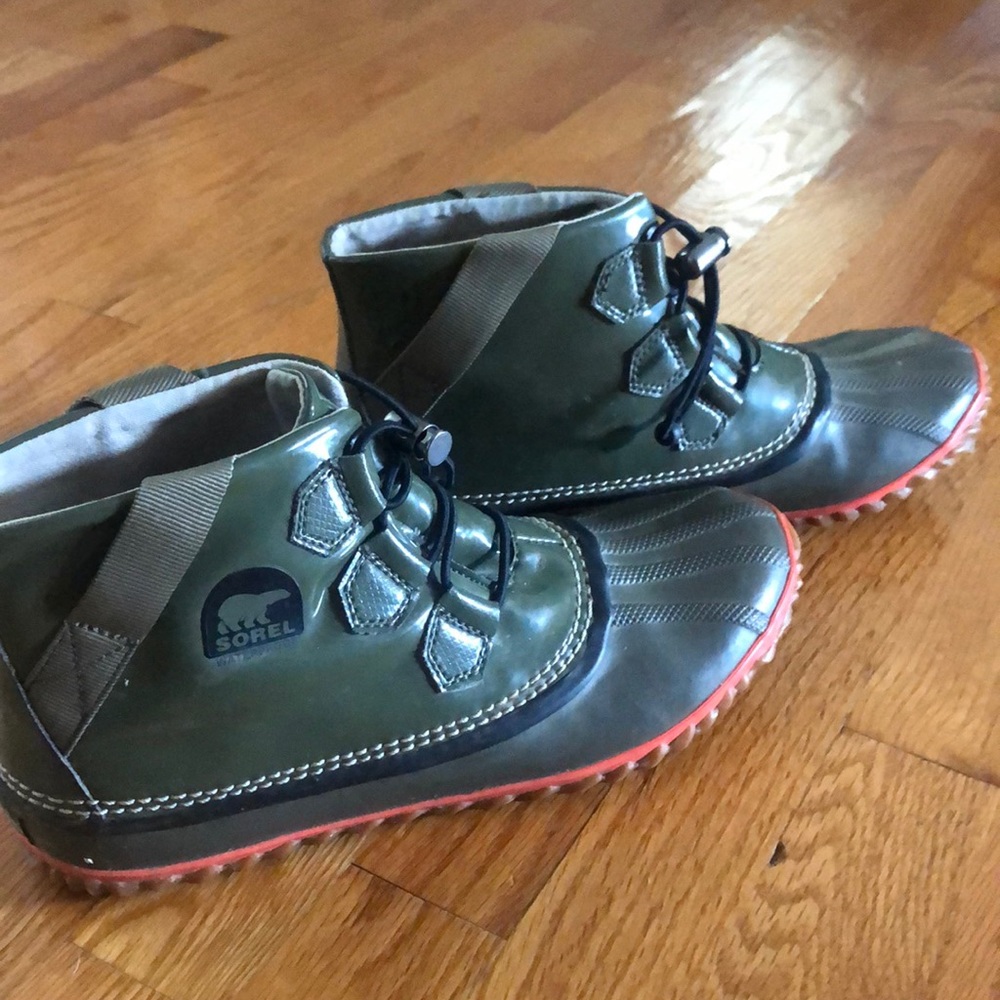 Sorel duck boots water proof 10.5